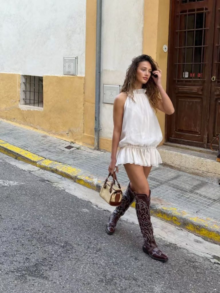Rochie mini cu pantaloni scurti pe dedesubt